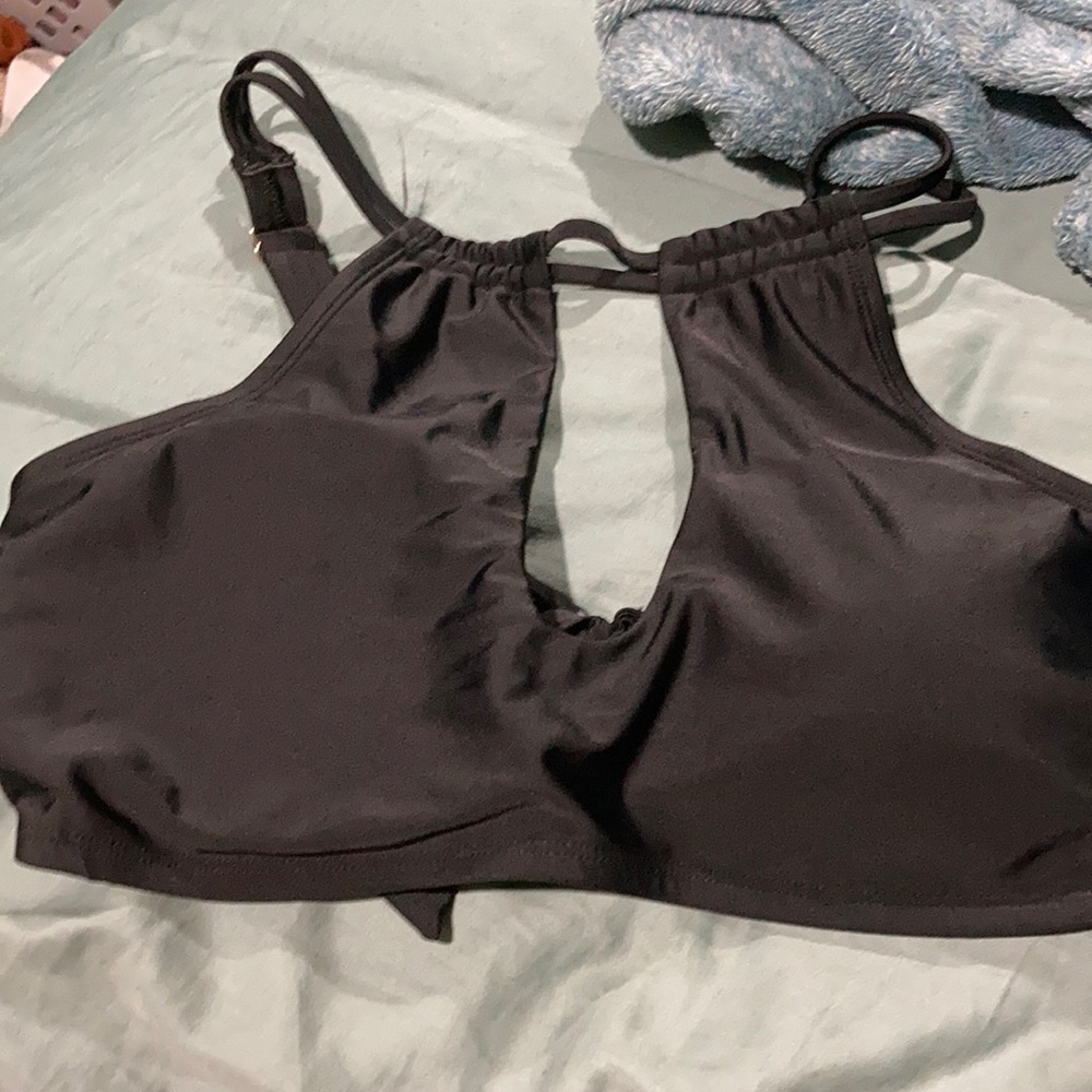 Swimsuit top size large bottoms XL